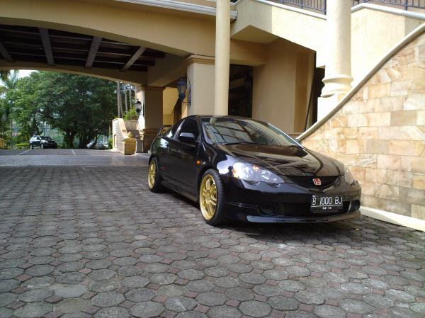 2002 Starlight Black Pearl DC5 Honda Integra Type-R