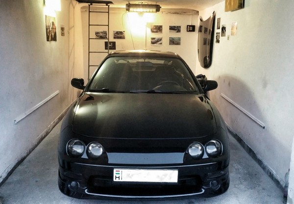 2000 EDM Honda Integra Type-R Starlight Black Pearl in the garage