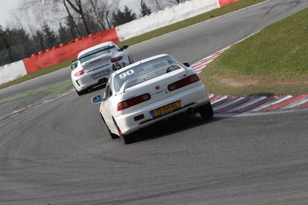 EDM Integra Type R following a porsche