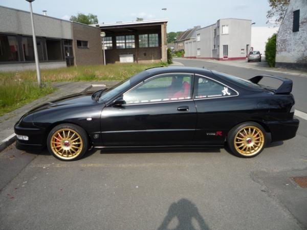 2000 EDM Integra Type R aftermarket gold wheels