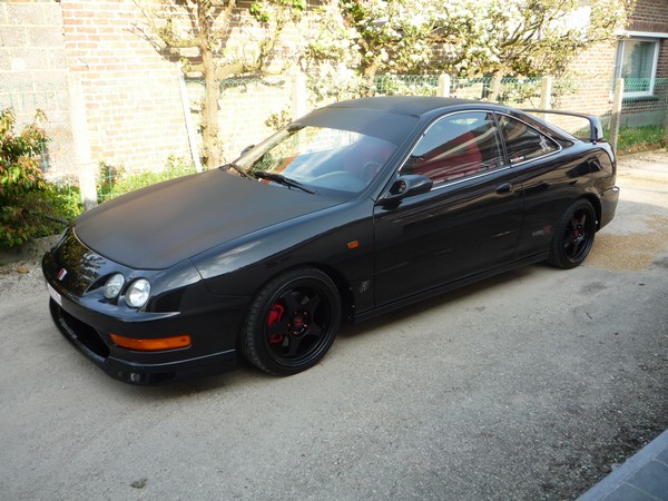 black EDM ITR black with window banner