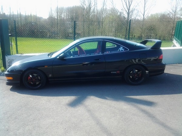 2000 EDM Integra Type R with black wheels