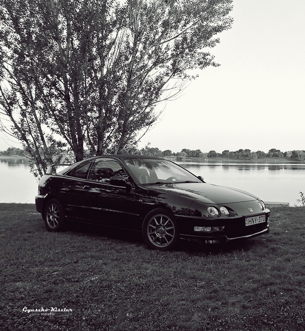 2001 EDM Integra Type R in black and white