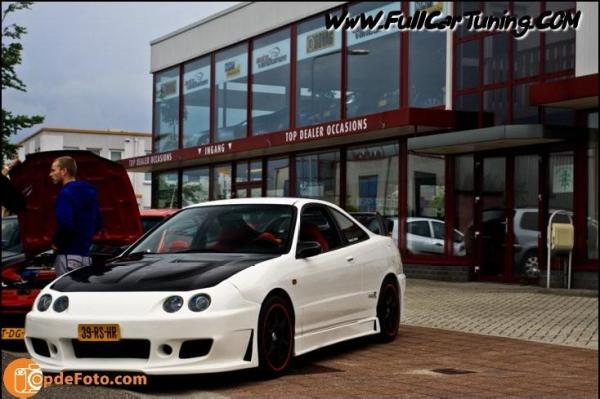 Heavily Modified 1998 EDM Integra Type-R with bodykit