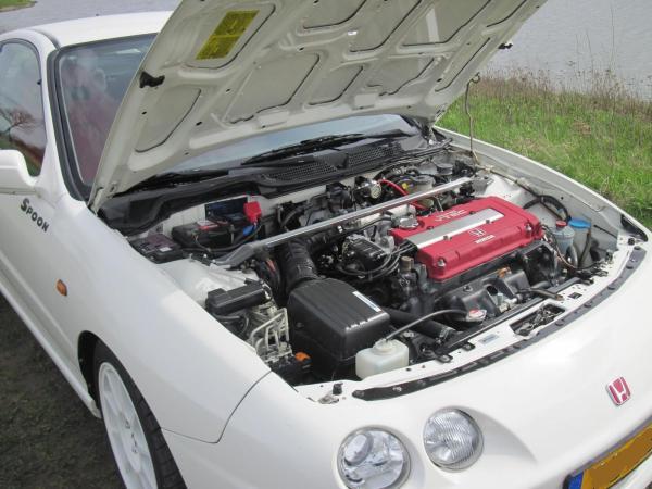 B18C6 Engine compartment