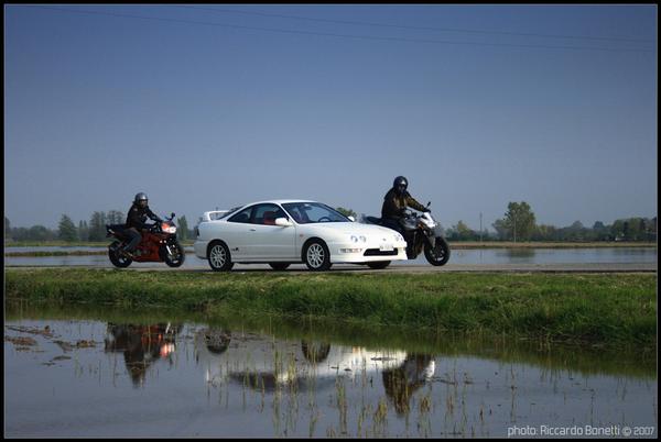 EDM Integra TypeR with motorcycles