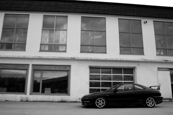 EDM Honda Integra Type-R black and white