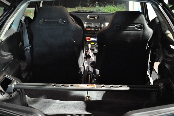 Italian EDM Integra Type-R with rear strut tower bar
