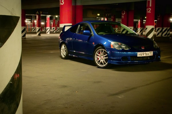 JDM DC5 Integra TypeR in a parking garage