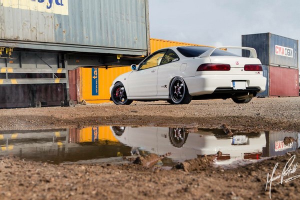2000 JDM Honda Integra Type-Rx championship white with reflection