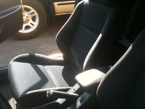 Canadian black Integra Type-R seat