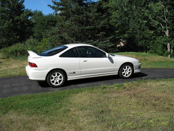 CDM 2000 Championship White Acura Integra Type-R exterior