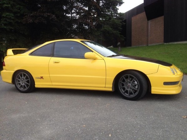 Canadian 2000 Phoenix Yellow Acura Integra Type-R