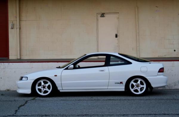 Wingless 1997 Acura Integra Type-R