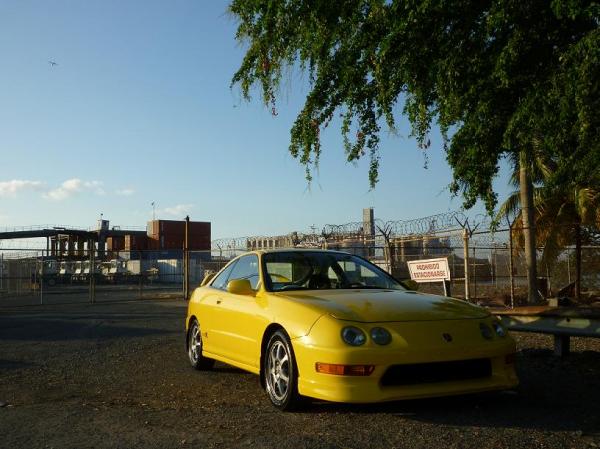 Phoenix yellow acura integra type-r in Puerto rico