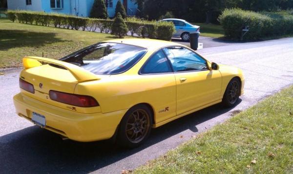 Phoenix Yellow 2001 Acura ITR passenger side