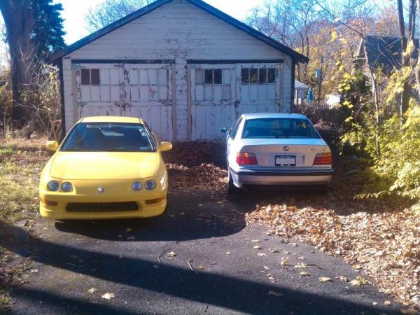 Phoenix Yellow 2001 ITR beamer driveway