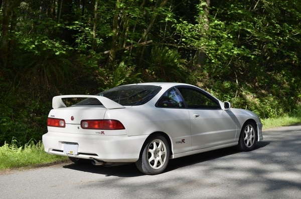 2001 Canadian White ITR back and side
