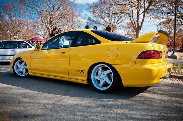 2001 Phoenix yellow ITR dumped on white rims