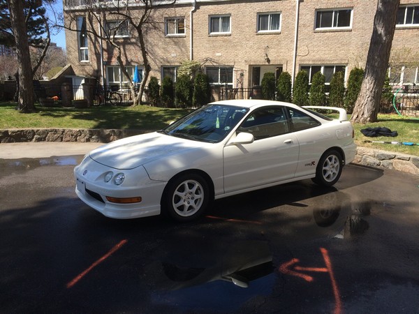 Stock 1998 Championship White USDM Acura Integra Type-R front end